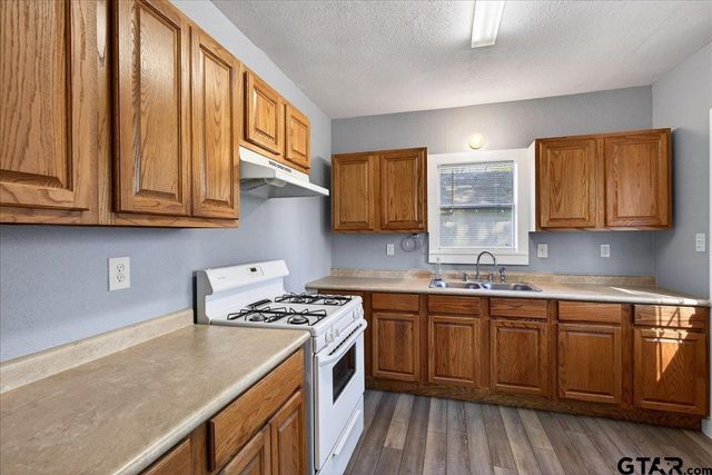 924 Head St, Palestine, TX 75801