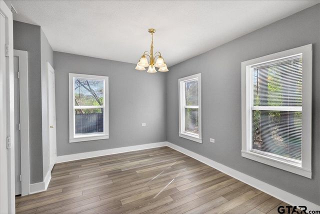 924 Head St, Palestine, TX 75801