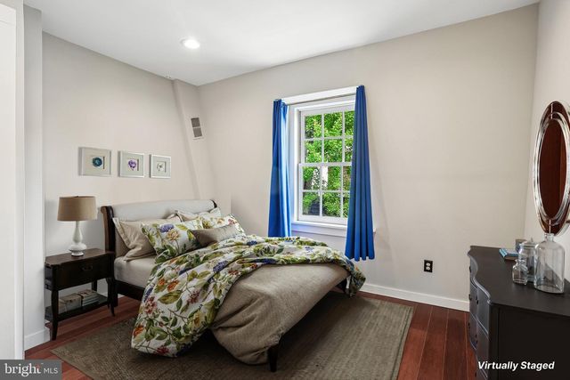 718 BRADFORD ALY, Philadelphia, PA 19147