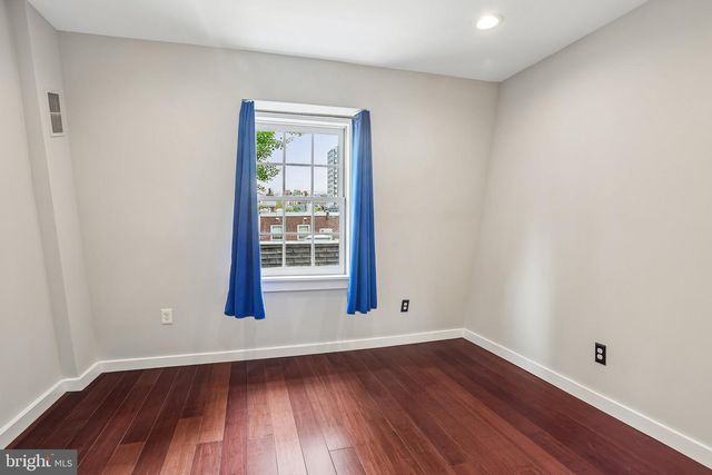 718 BRADFORD ALY, Philadelphia, PA 19147