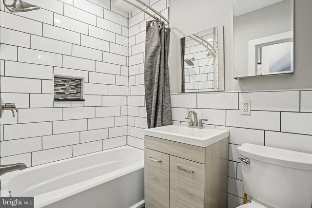 718 BRADFORD ALY, Philadelphia, PA 19147