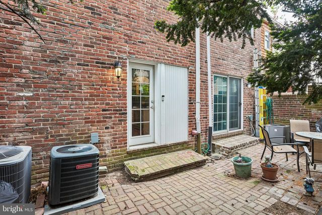 718 BRADFORD ALY, Philadelphia, PA 19147
