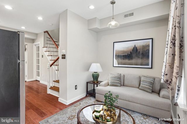 718 BRADFORD ALY, Philadelphia, PA 19147