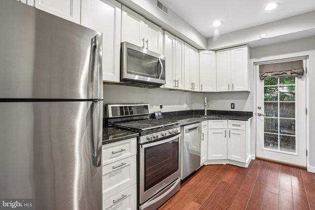 718 BRADFORD ALY, Philadelphia, PA 19147