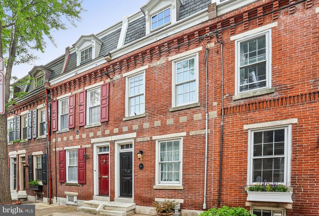 718 BRADFORD ALY, Philadelphia, PA 19147