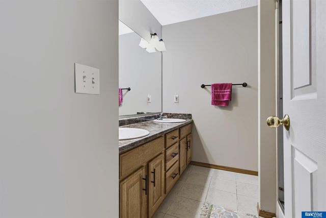 6917 Naples Drive, Lincoln, NE 68526