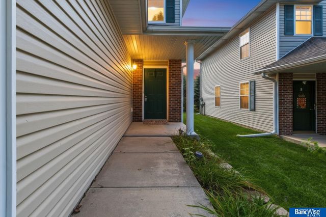 6917 Naples Drive, Lincoln, NE 68526