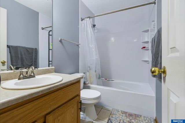 6917 Naples Drive, Lincoln, NE 68526
