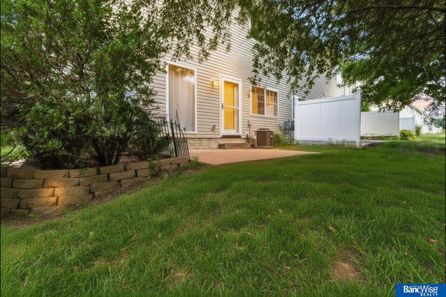 6917 Naples Drive, Lincoln, NE 68526