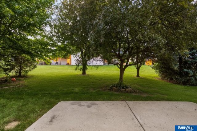 6917 Naples Drive, Lincoln, NE 68526