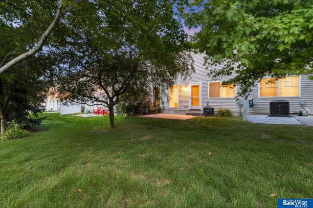 6917 Naples Drive, Lincoln, NE 68526