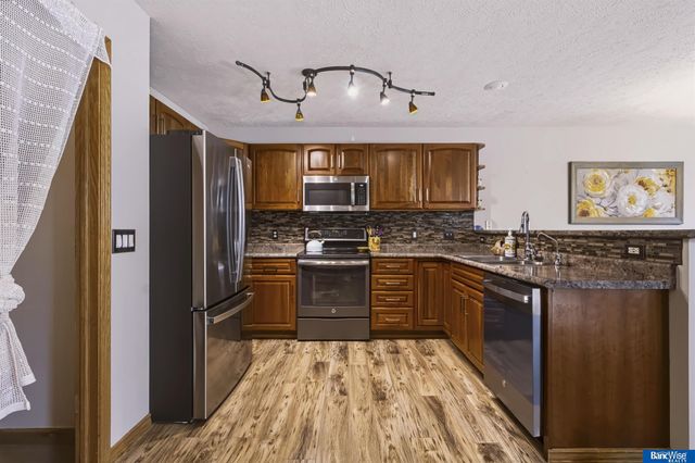 6917 Naples Drive, Lincoln, NE 68526