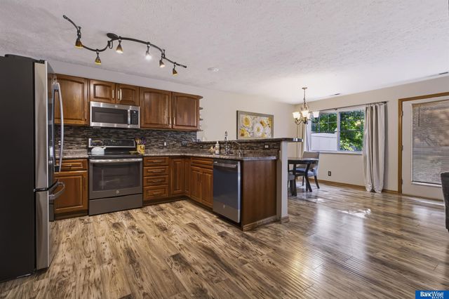 6917 Naples Drive, Lincoln, NE 68526