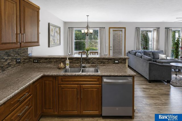 6917 Naples Drive, Lincoln, NE 68526