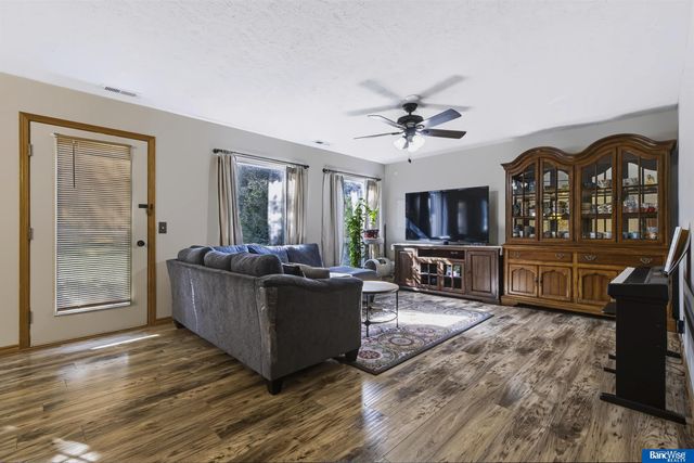 6917 Naples Drive, Lincoln, NE 68526