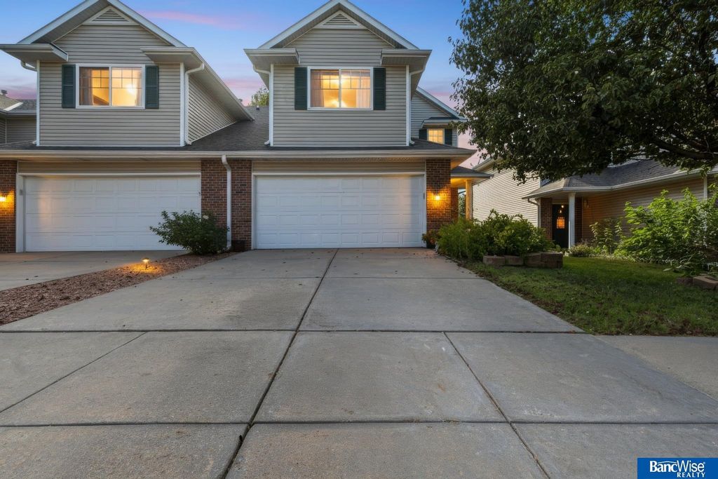 6917 Naples Drive, Lincoln, NE 68526