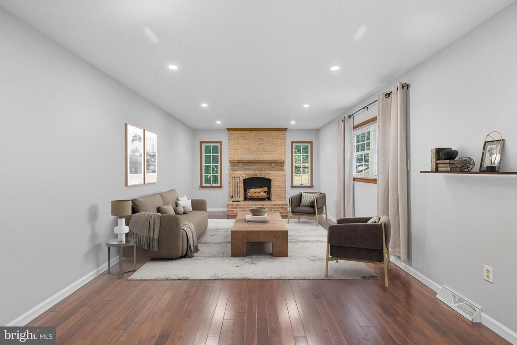 800 DOWLIN FORGE RD, Downingtown, PA 19335