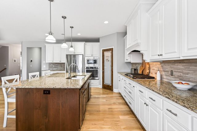 5865 Comstock Lane N, Plymouth, MN 55446