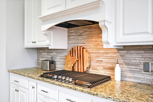 5865 Comstock Lane N, Plymouth, MN 55446