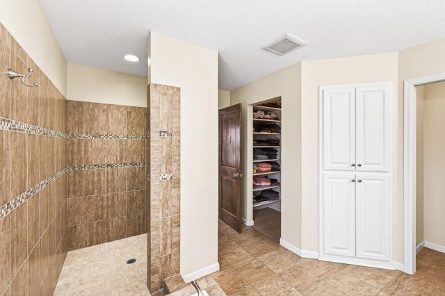 5865 Comstock Lane N, Plymouth, MN 55446