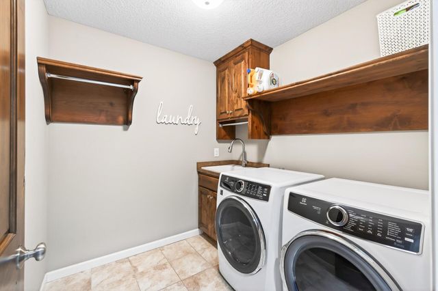 5865 Comstock Lane N, Plymouth, MN 55446