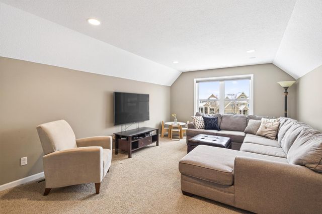 5865 Comstock Lane N, Plymouth, MN 55446