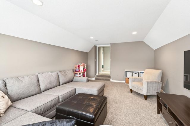 5865 Comstock Lane N, Plymouth, MN 55446