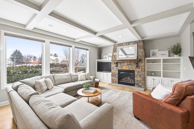 5865 Comstock Lane N, Plymouth, MN 55446