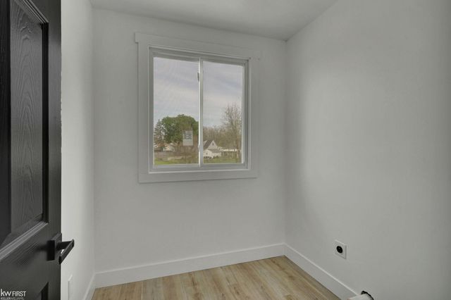 2118 James Street, Burton, MI 48529