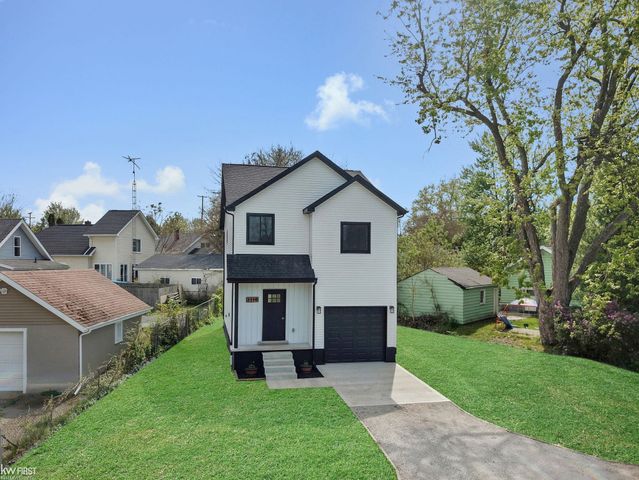 2118 James Street, Burton, MI 48529