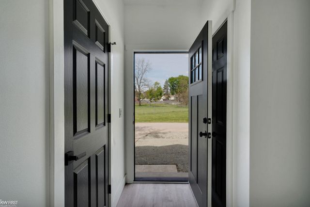 2118 James Street, Burton, MI 48529