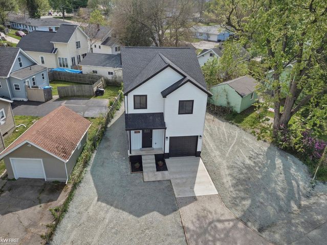2118 James Street, Burton, MI 48529