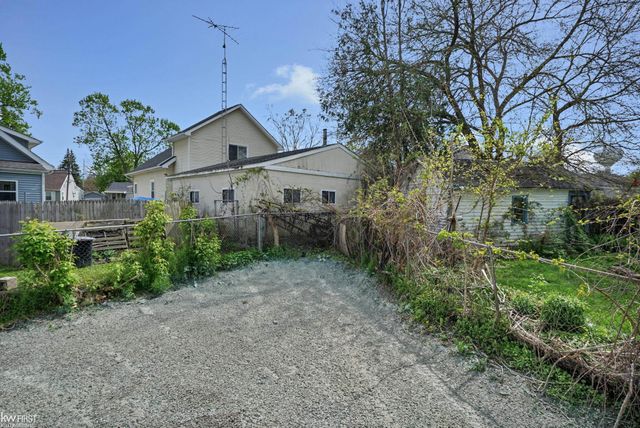 2118 James Street, Burton, MI 48529