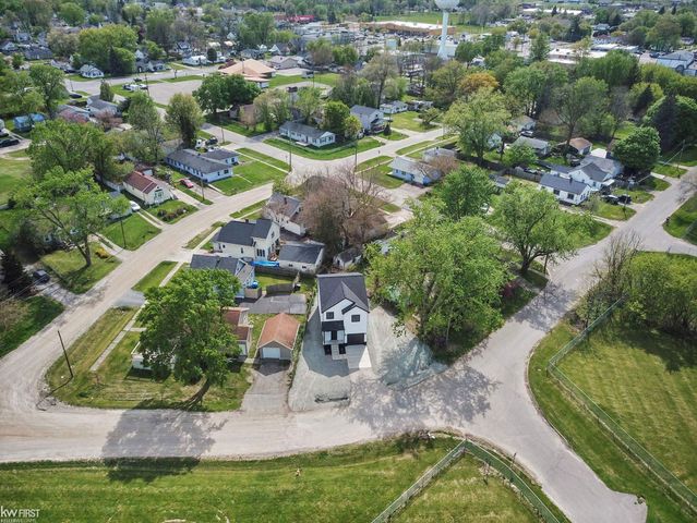 2118 James Street, Burton, MI 48529