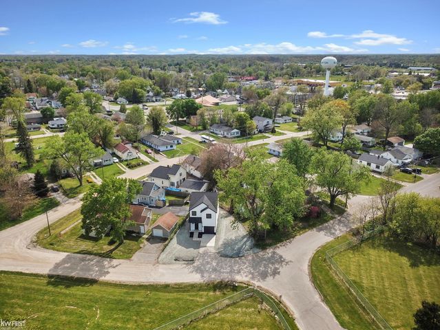 2118 James Street, Burton, MI 48529