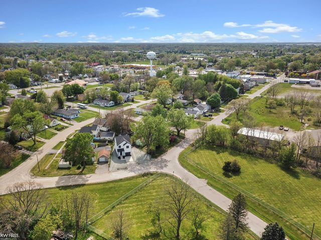 2118 James Street, Burton, MI 48529