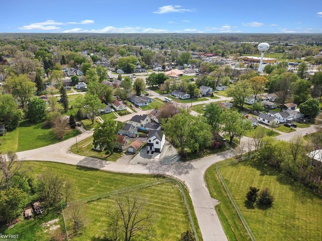 2118 James Street, Burton, MI 48529