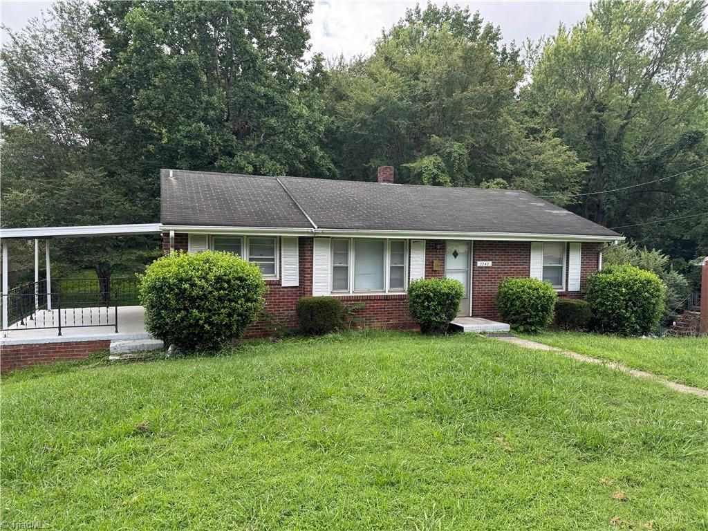 2242 E First Street, Winston-salem, NC 27101