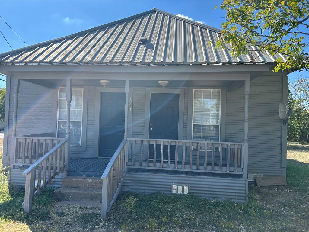 301 N San Marcos Street, Whitney, TX 76692