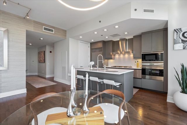 401 N Wabash Avenue 47J, Chicago, IL 60611