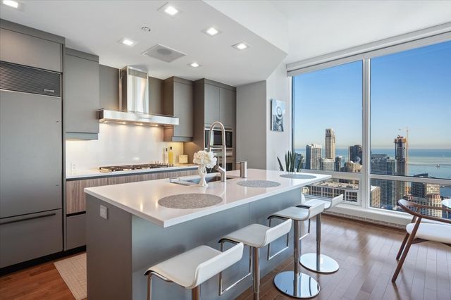 401 N Wabash Avenue 47J, Chicago, IL 60611