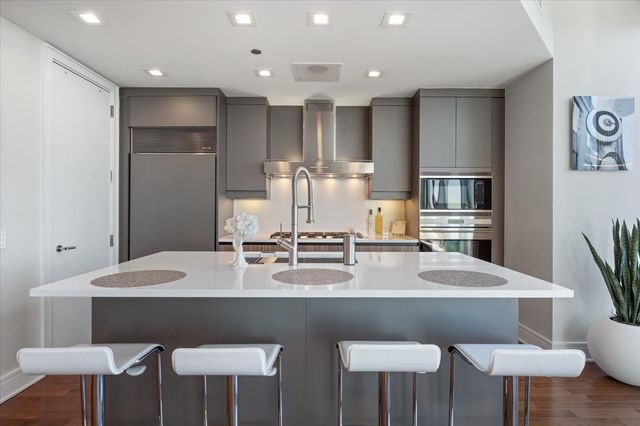 401 N Wabash Avenue 47J, Chicago, IL 60611