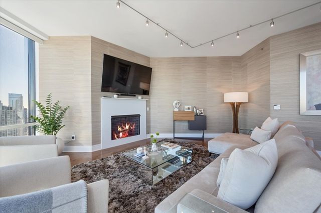 401 N Wabash Avenue 47J, Chicago, IL 60611