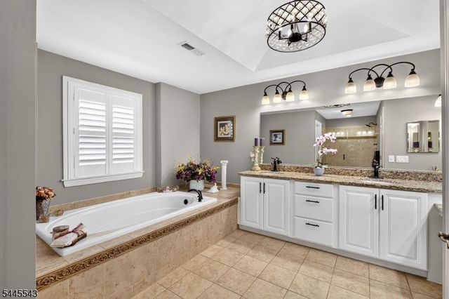 502 Titus Rd, Lambertville City, NJ 08530