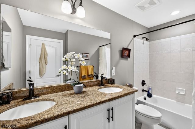 502 Titus Rd, Lambertville City, NJ 08530