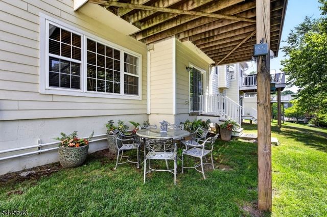 502 Titus Rd, Lambertville City, NJ 08530