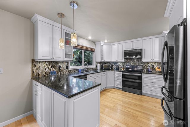 24520 SE 46th Street, Sammamish, WA 98029