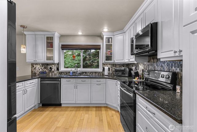 24520 SE 46th Street, Sammamish, WA 98029