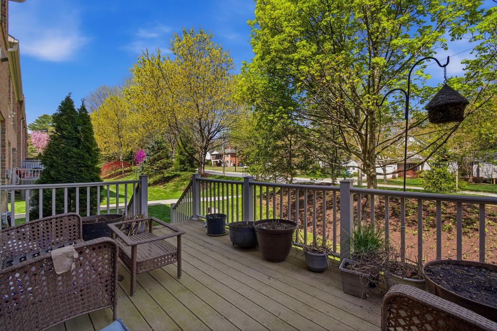 Image 14 of property listing at 10737 MCGREGOR DR, Columbia, MD 21044