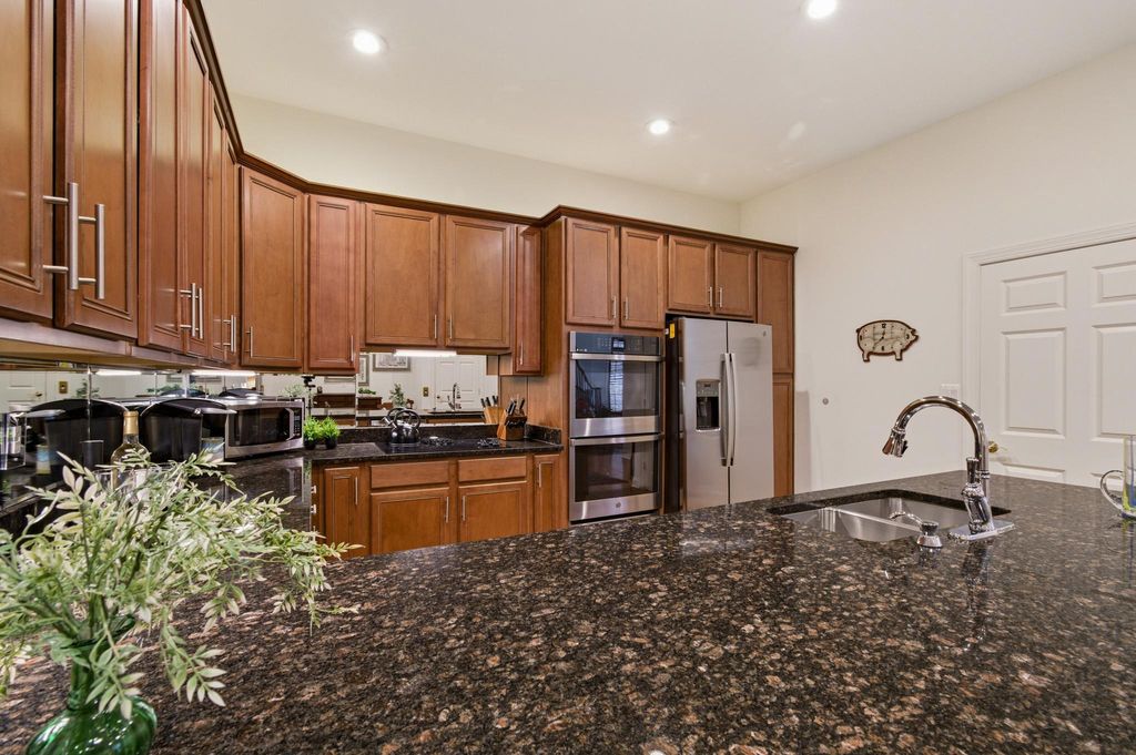 Image 20 of property listing at 10737 MCGREGOR DR, Columbia, MD 21044